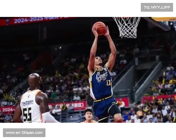 贝兹利防守选择引发争议 广东男篮最后一攻战术布置复盘分析